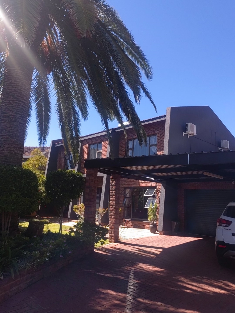 4 Bedroom Property for Sale in Hillcrest Northern Cape
